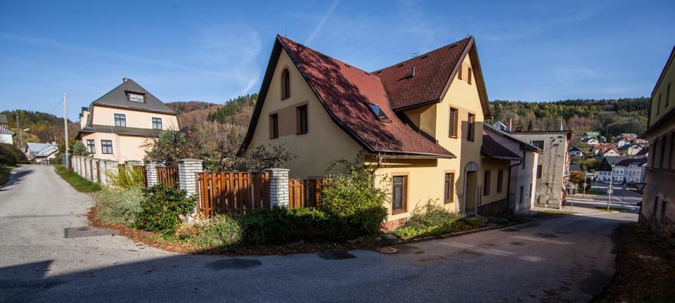 Property building, Neighbourhood