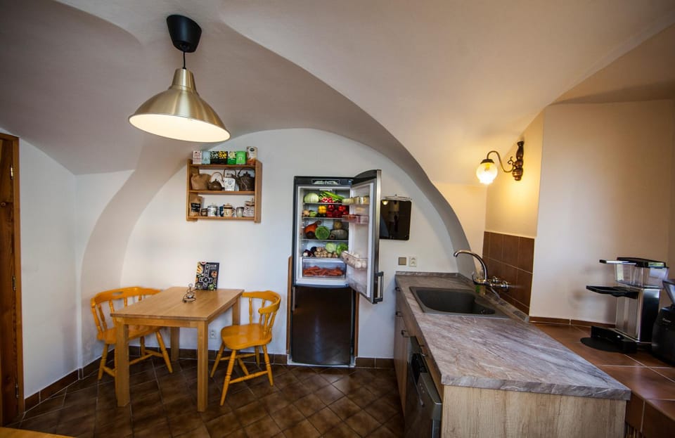 Coffee/tea facilities, Kitchen or kitchenette, Dining area