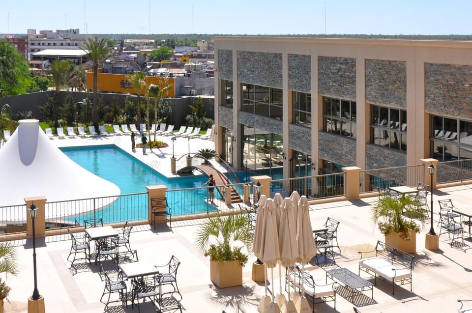 Property building, Patio, Day, Balcony/Terrace, City view, Pool view, Swimming pool, Swimming pool, sunbed