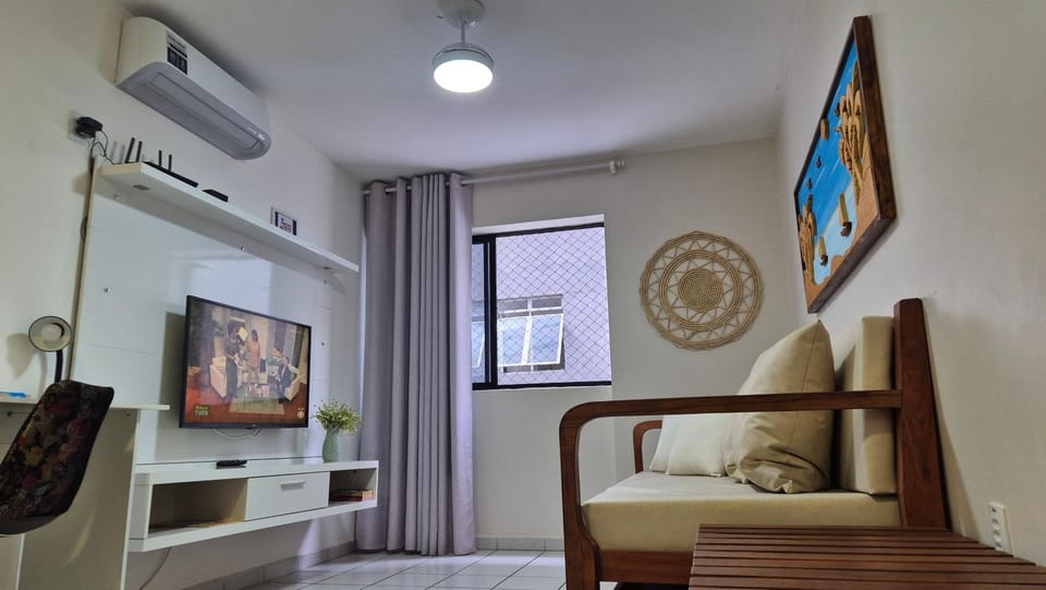 Communal lounge/ TV room, TV and multimedia, Living room, air conditioner