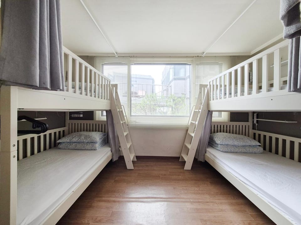 Bed, bunk bed