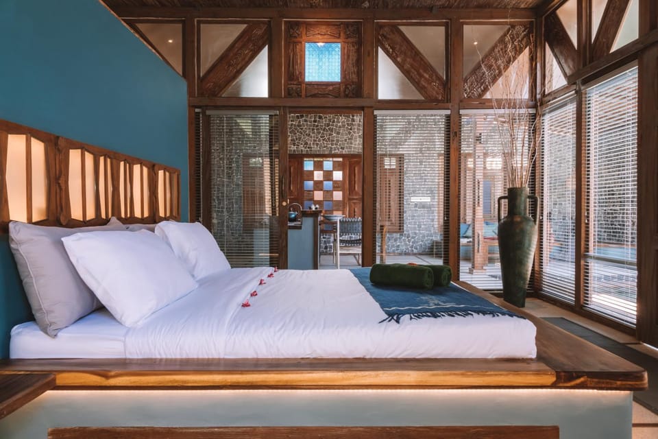 Photo of the whole room, Bedroom