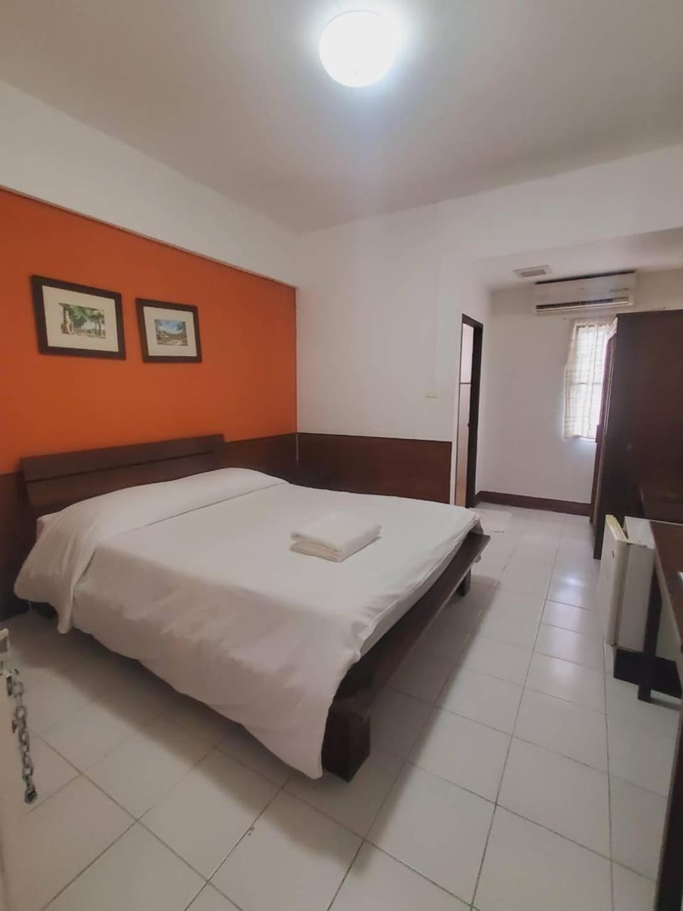 Bed, View (from property/room), Photo of the whole room, Bedroom, Quiet street view, Inner courtyard view