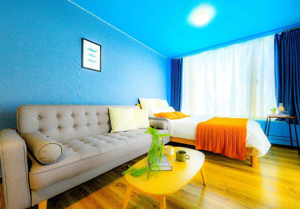 Bed, Living room, Photo of the whole room, Seating area, Bedroom