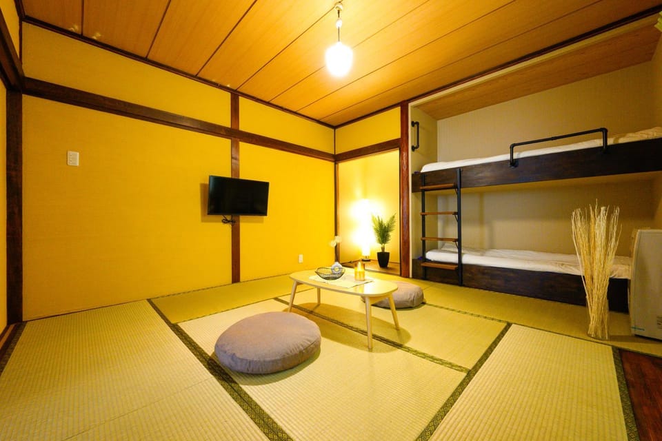 Bedroom, bunk bed