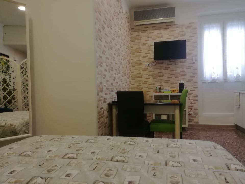 Bed, TV and multimedia
