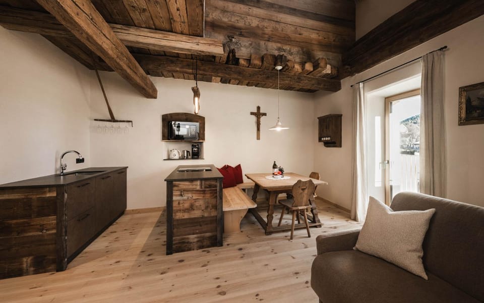 Coffee/tea facilities, Kitchen or kitchenette, Dining area