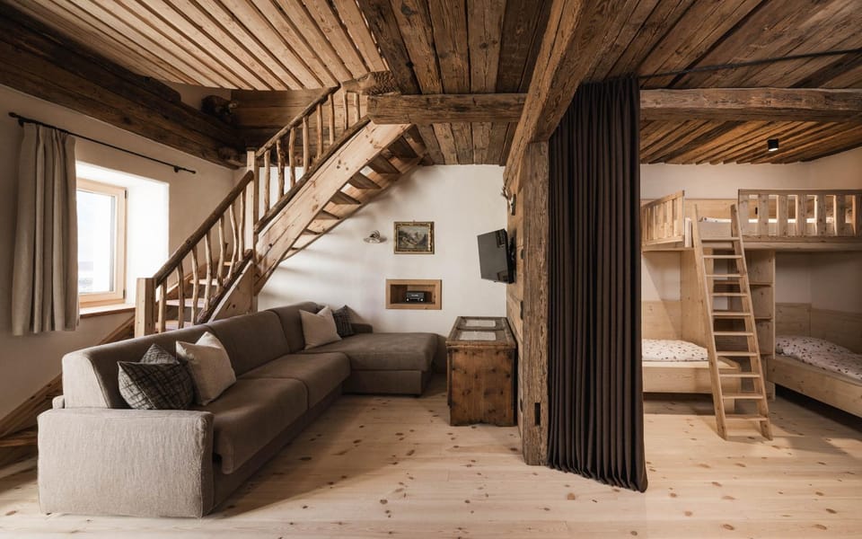 TV and multimedia, Seating area