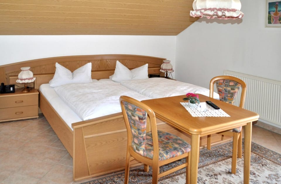 Bed, Seating area