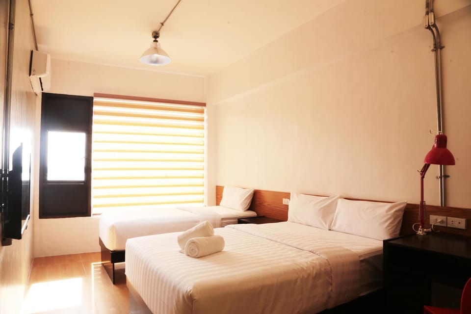Photo of the whole room, Bedroom