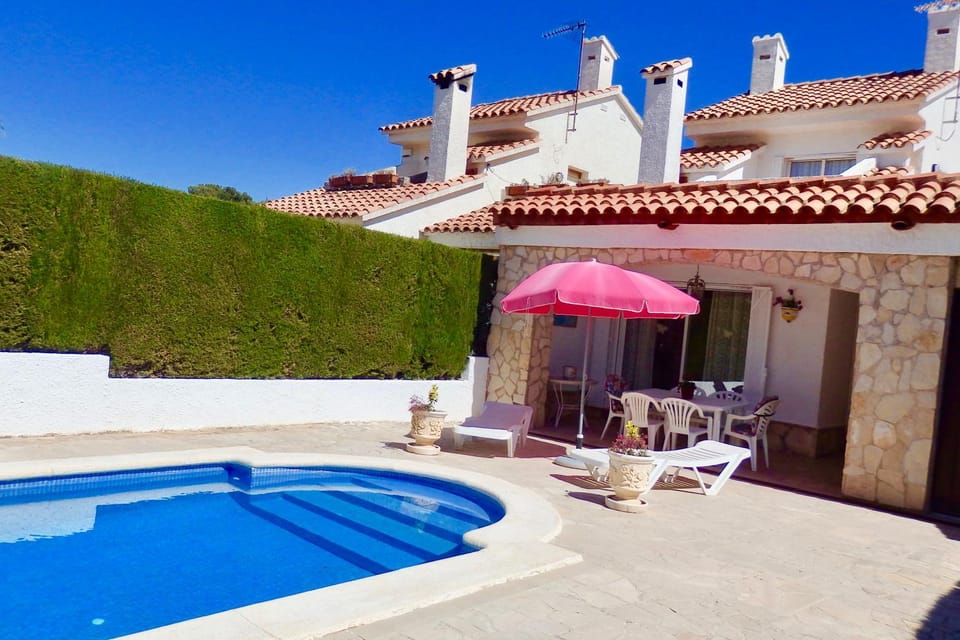 MEDDAYS VILLA HORUS CON PISCINA PRIVADA House in Baix Camp