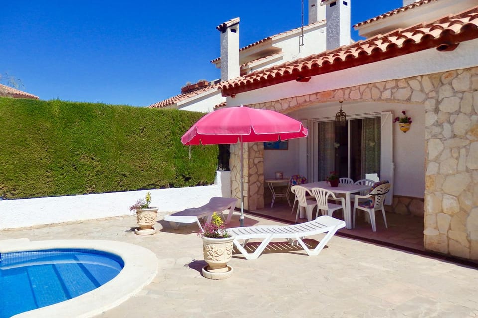 MEDDAYS VILLA HORUS CON PISCINA PRIVADA House in Baix Camp