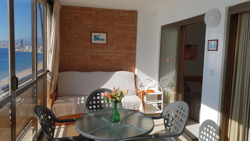 Balcony/Terrace, Living room, Seating area, Dining area