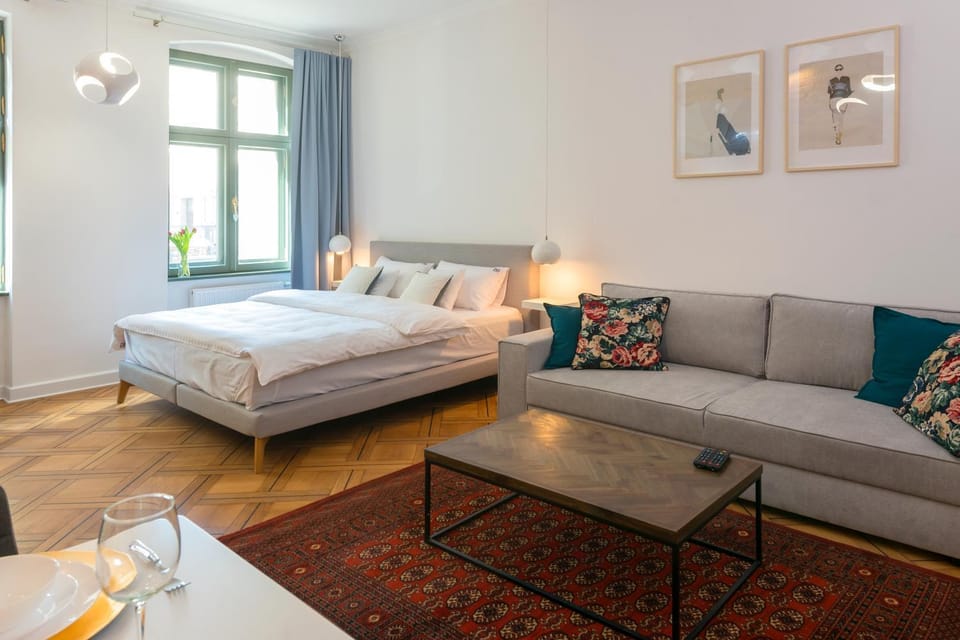 Bed, Seating area, Dining area, Bedroom