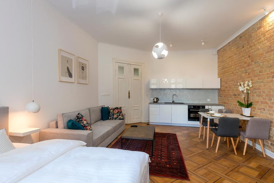 Bed, Coffee/tea facilities, Kitchen or kitchenette, Living room, Photo of the whole room, Seating area, Bedroom