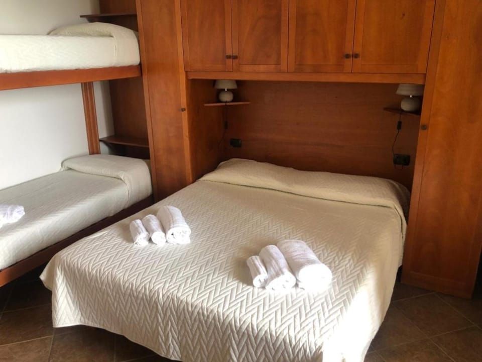Bed, Bedroom, bunk bed