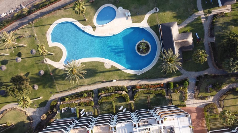 Frontline Beach ground floor with privet garden, Mi Capricho 16 Apartment in Sitio de Calahonda