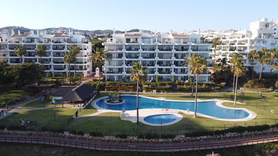 Frontline Beach ground floor with privet garden, Mi Capricho 16 Apartment in Sitio de Calahonda