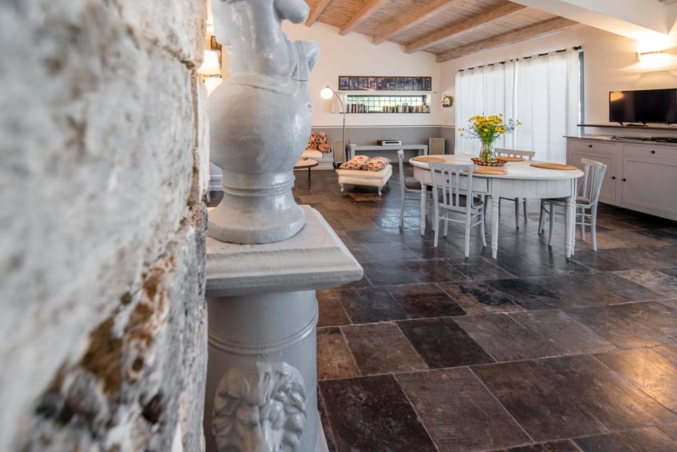 TV and multimedia, Decorative detail, Dining area