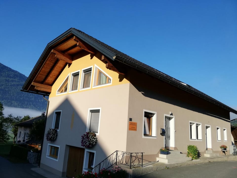 Facade/entrance, Decorative detail, Autumn, Sunrise, Family