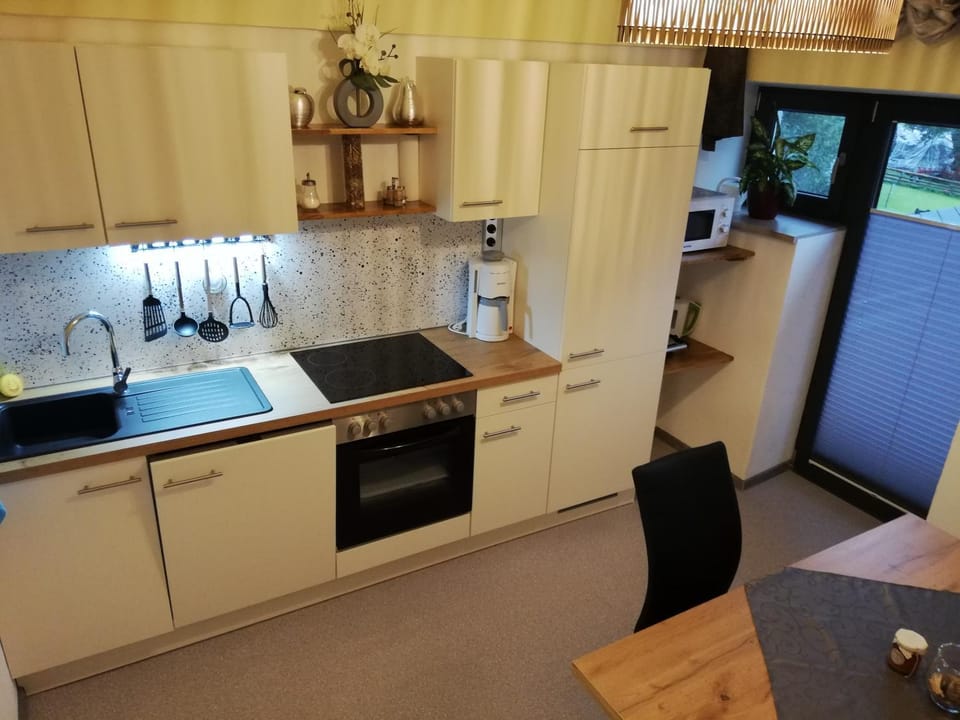 Coffee/tea facilities, Balcony/Terrace, Kitchen or kitchenette, Photo of the whole room, Decorative detail, Seating area, Dining area, Garden view, Family