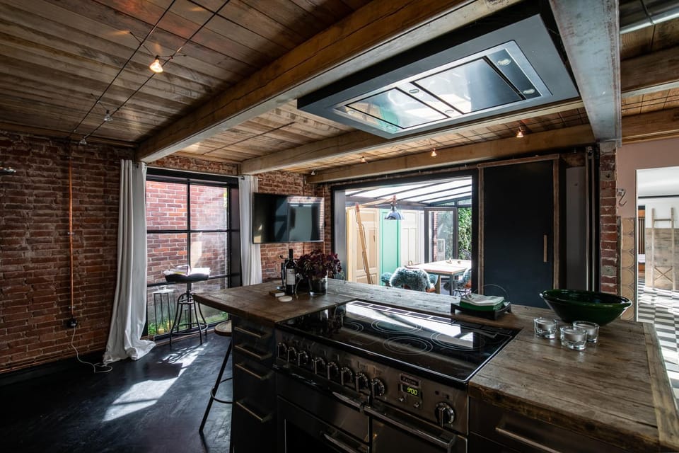 Kitchen or kitchenette, Photo of the whole room, Dining area