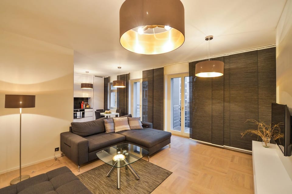 TV and multimedia, Kitchen or kitchenette, Living room, Seating area
