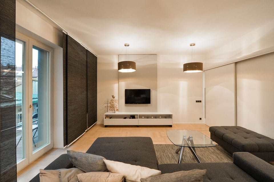 Communal lounge/ TV room, Living room, Seating area, Evening entertainment