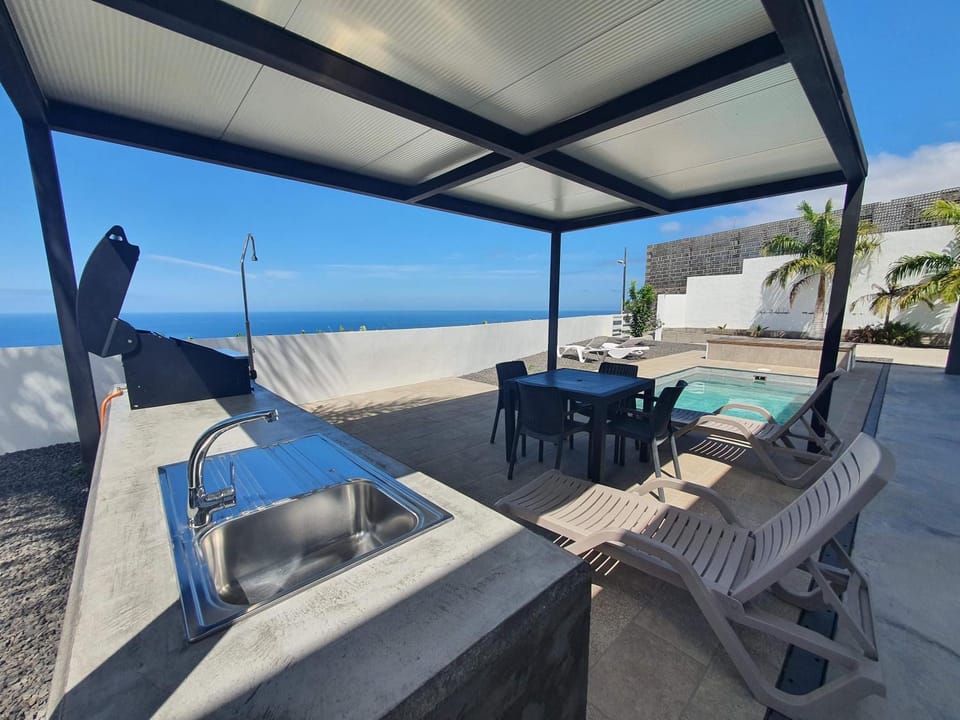 Balcony/Terrace, Swimming pool