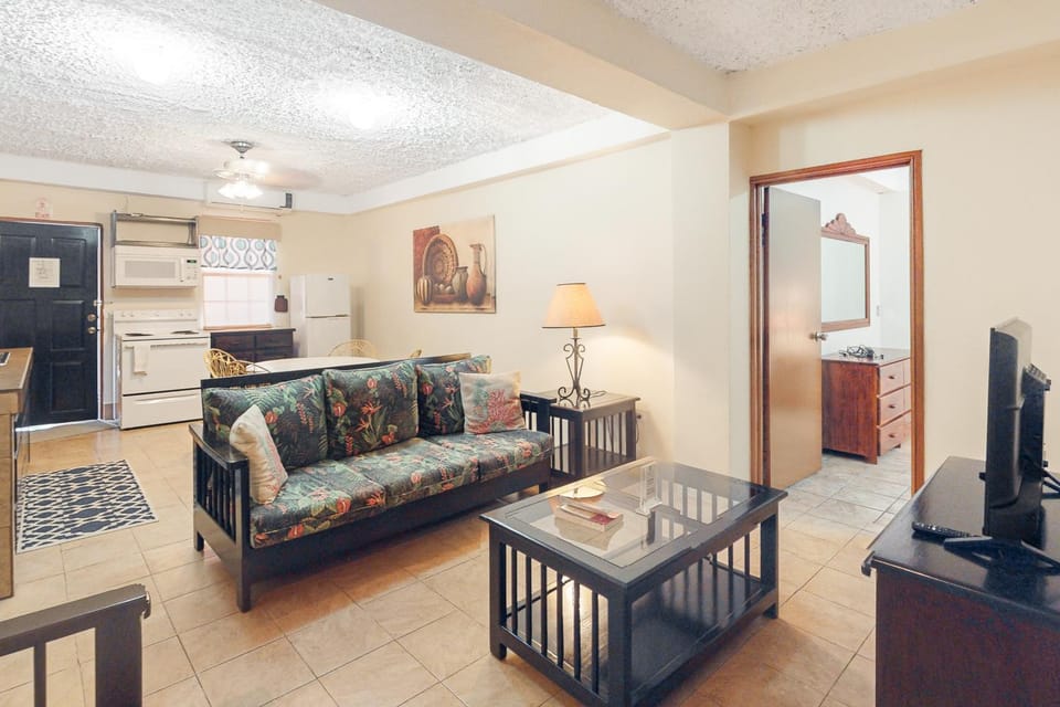 Family Getaway Suite at Hummingbird Home Suites Gold Standard Certified Apartment hotel in San Pedro