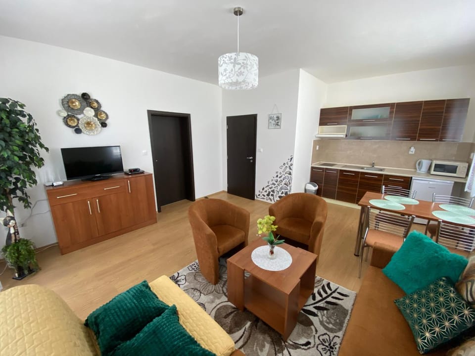 Photo of the whole room, Decorative detail, Decorative detail