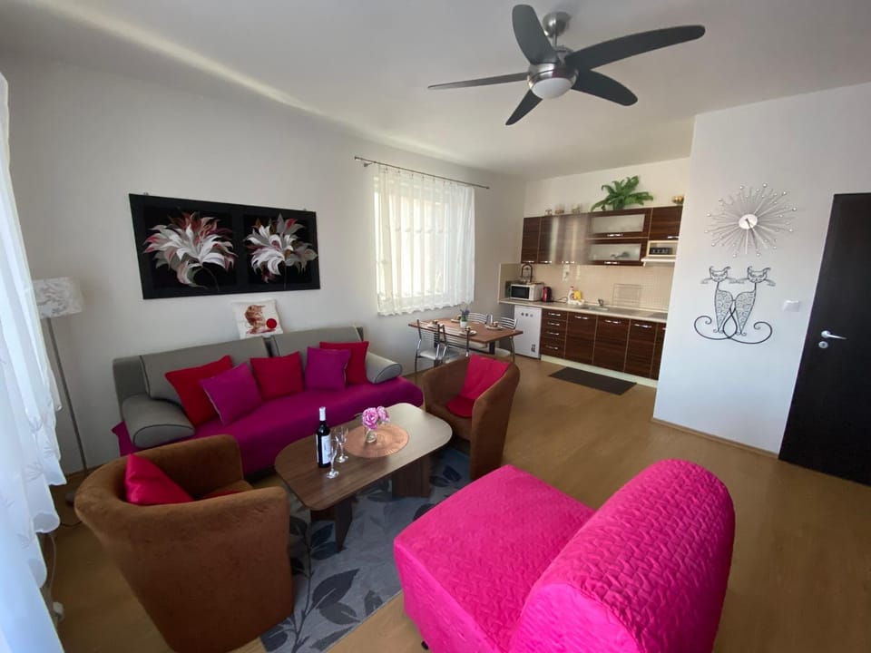 Living room, Photo of the whole room, Decorative detail, Decorative detail