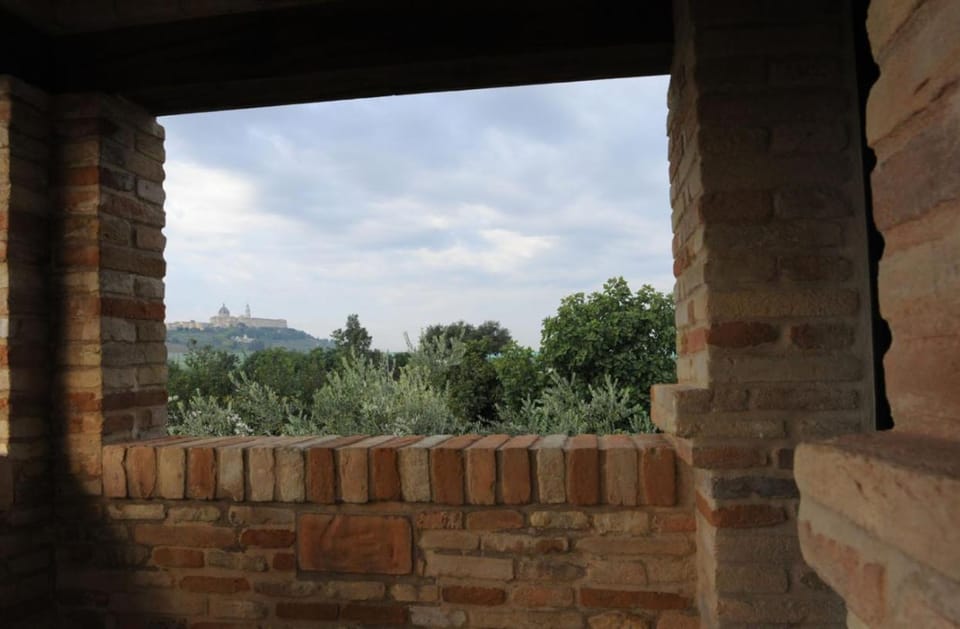 Casale Papa Country Village Country House in Marche