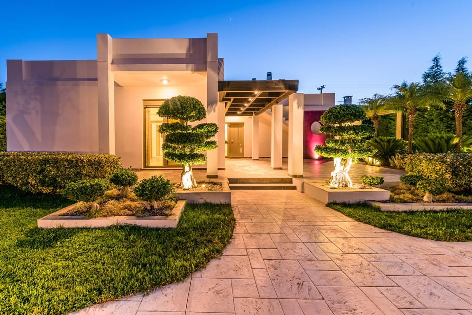 Property building, Facade/entrance, Garden