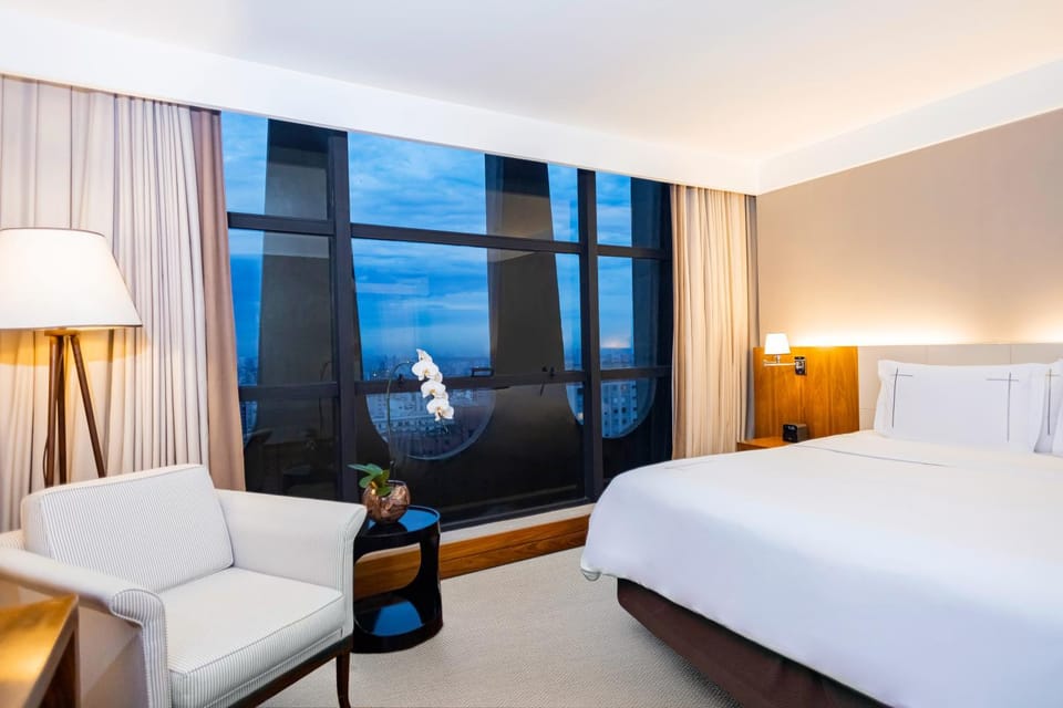 Bed, Seating area, Bedroom