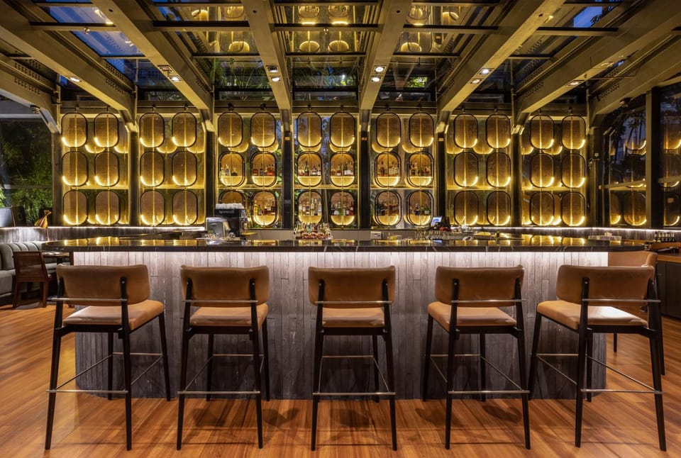 Restaurant/places to eat, Lounge or bar