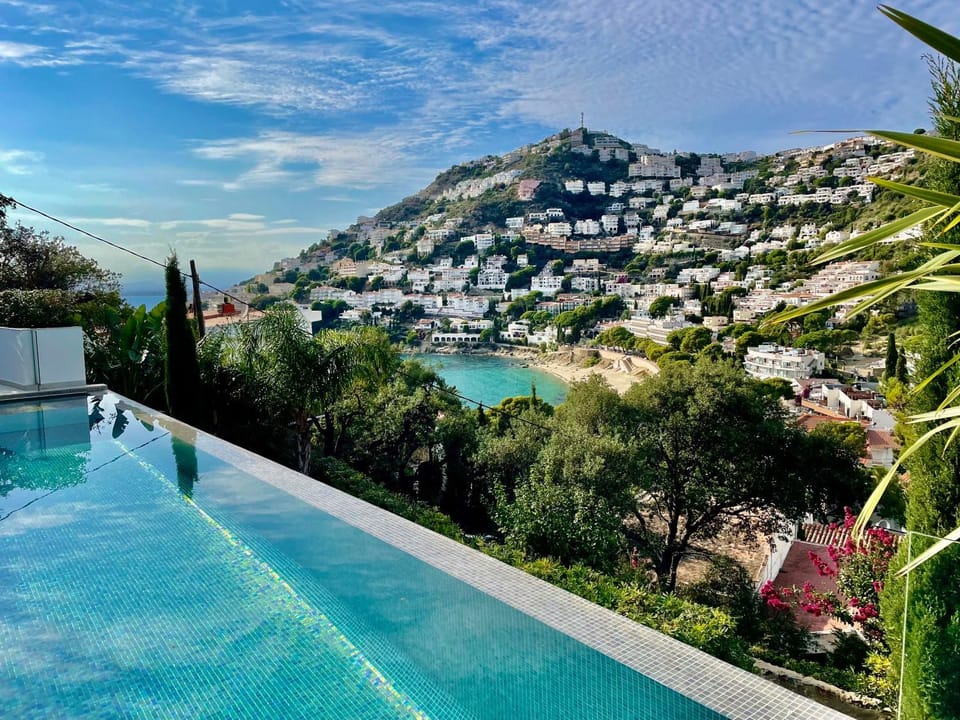 Nearby landmark, Mountain view, Pool view, Sea view, Swimming pool