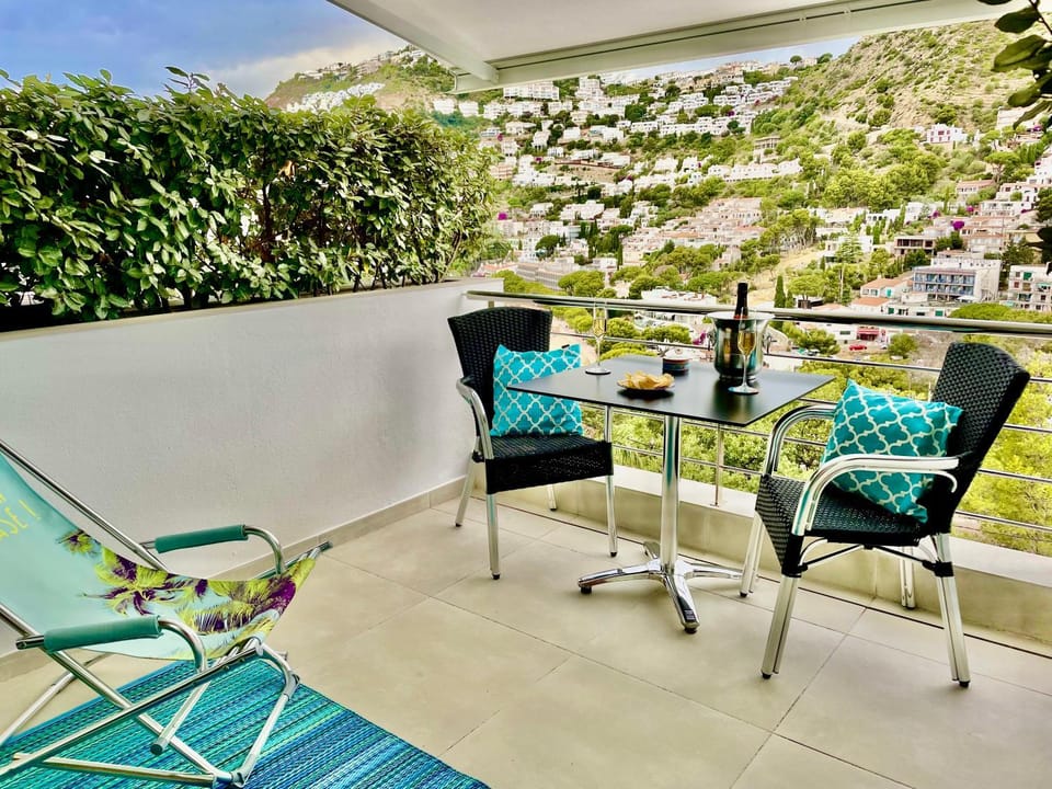 Balcony/Terrace, sunbed