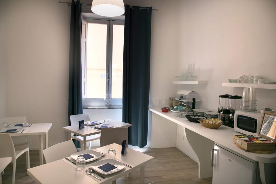 Breakfast, Internal: Not applicable to any particular room