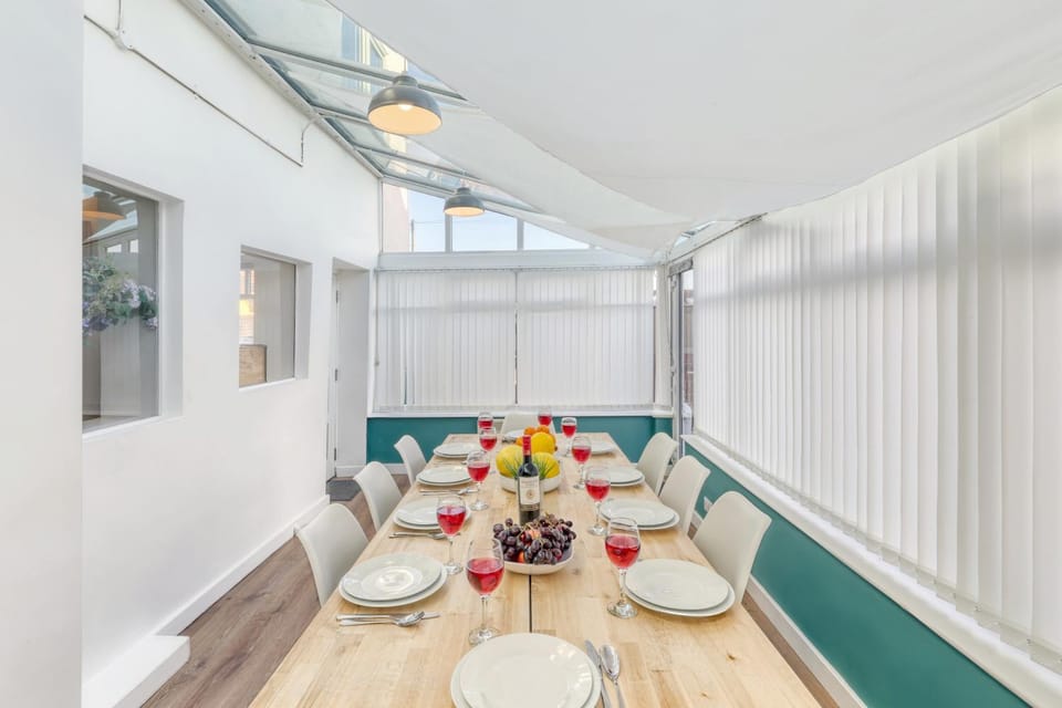 Seating area, Dining area