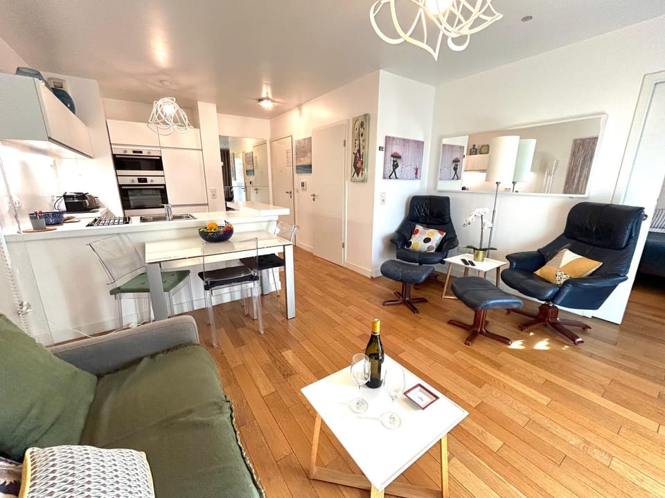 Kitchen or kitchenette, Living room, Dining area