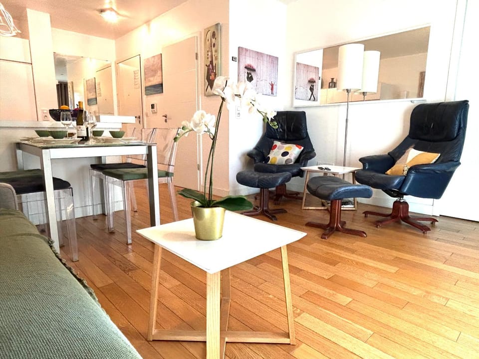 Living room, Dining area, pet friendly