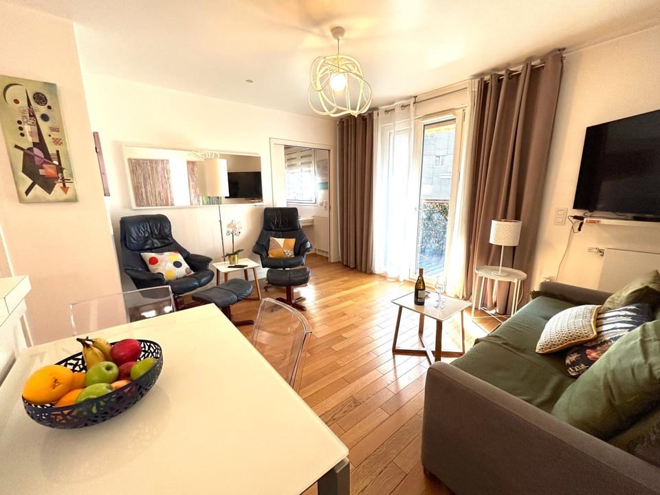 TV and multimedia, Living room, Dining area