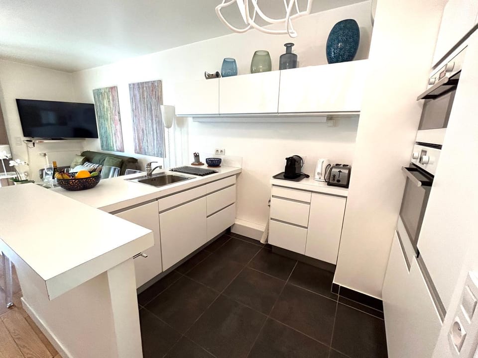 Kitchen or kitchenette, dishwasher, pet friendly, stove, toaster