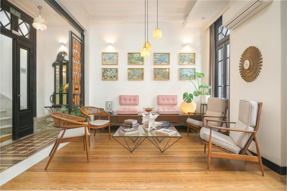 Property building, Living room, Decorative detail, Area and facilities