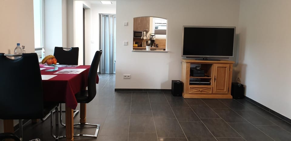 TV and multimedia, Living room, Dining area