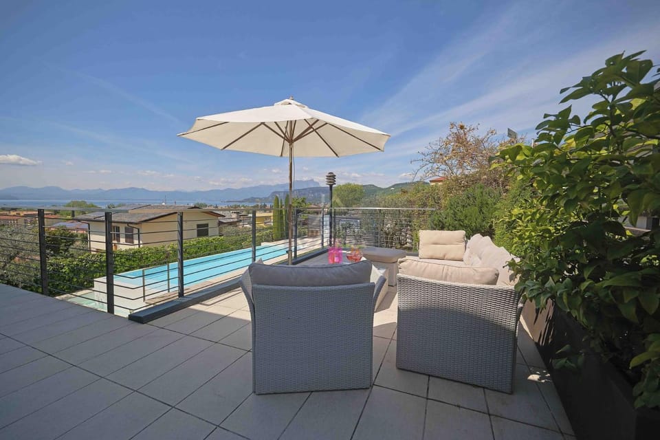 Balcony/Terrace, Swimming pool, sunbed