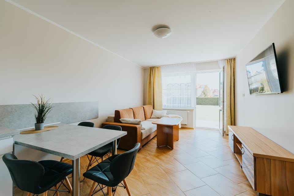 Kitchen or kitchenette, Living room, Seating area, Dining area