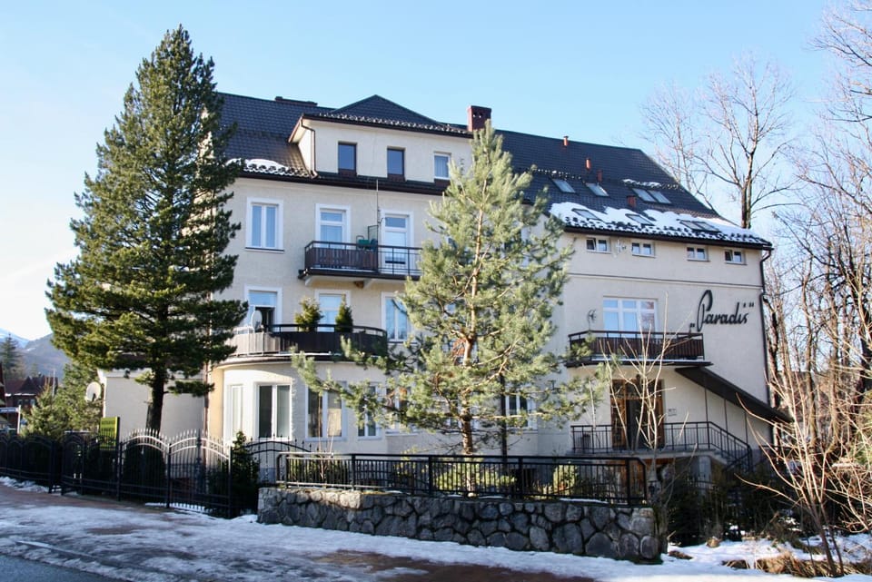 Property building, Facade/entrance, Winter