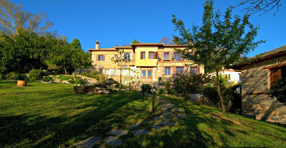 Property building, Day, Garden